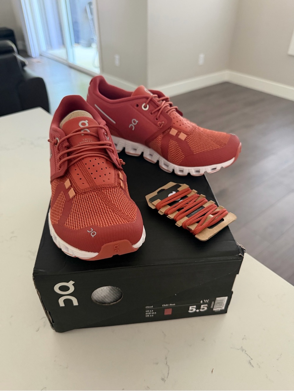 Women’s On Cloud 2.0 running shoes size 5.5 color is chili/Rust sneakers